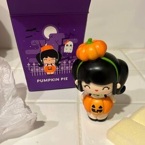 Momiji Halloween Pumpkin Pie doll new in original box